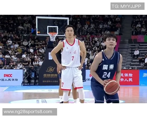 广东男篮对决上海莫兰德全力防守洛夫顿徐杰肩负重任悬念迭起引人关注